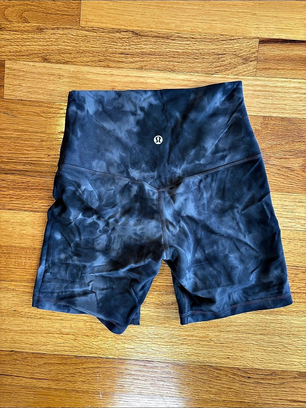LULULEMON ALIGN™ HIGH-RISE SHORT 6"
Diamond Dye Pitch Grey Graphite Grey, size 4